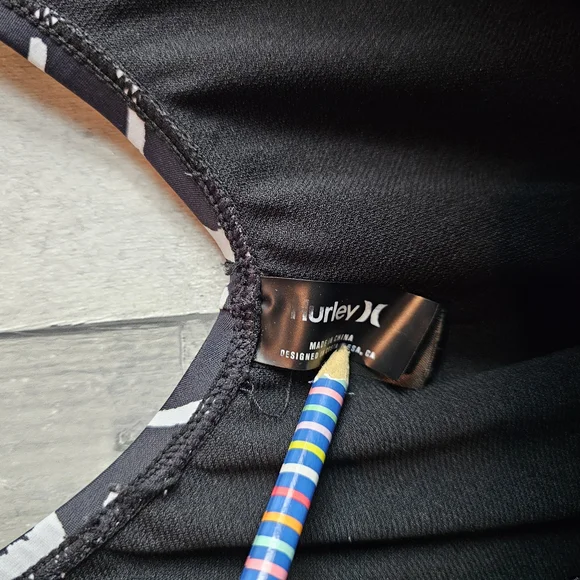 Hurley Black and White Floral Swimsuit Large - Picture 5 of 6